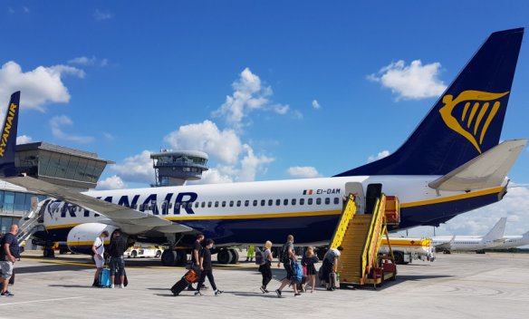 Z letiska dnes odlietajú prví cestujúci na Malorku a Korfu