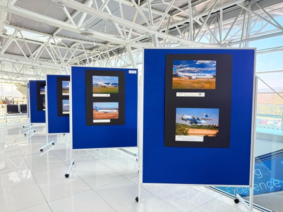 Na Letisku M. R. Štefánika vystavujú svoje fotografie fanúšikovia lietadiel