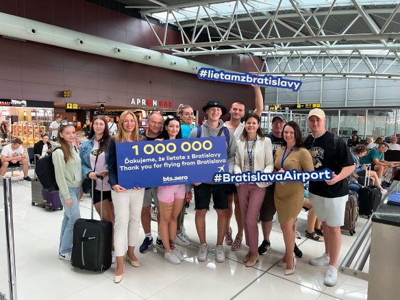 Brány bratislavského letiska prekročil miliónty cestujúci za rok 2023