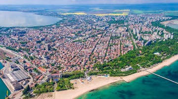 Cestujúci môžu od dnes letieť z Bratislavy do Burgasu aj na Cyprus