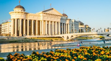 Do macedónskeho Skopje sa od dnes lieta častejšie